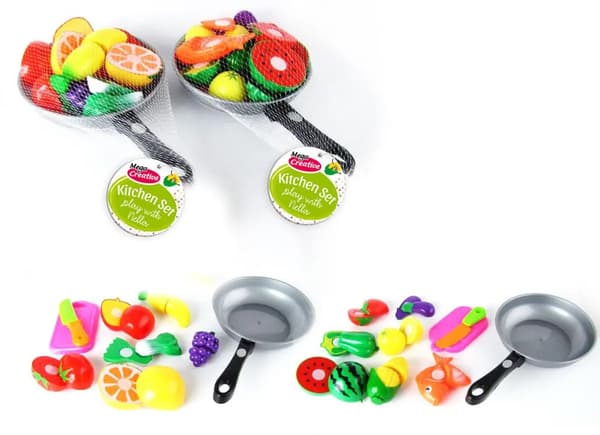 Frukt och grönsaker för skivning i en panna