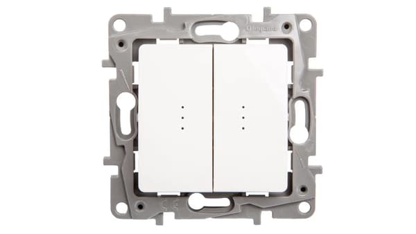 Legrand-liitin monitoimiosoitin 10AX valkoinen Niloe - 664714