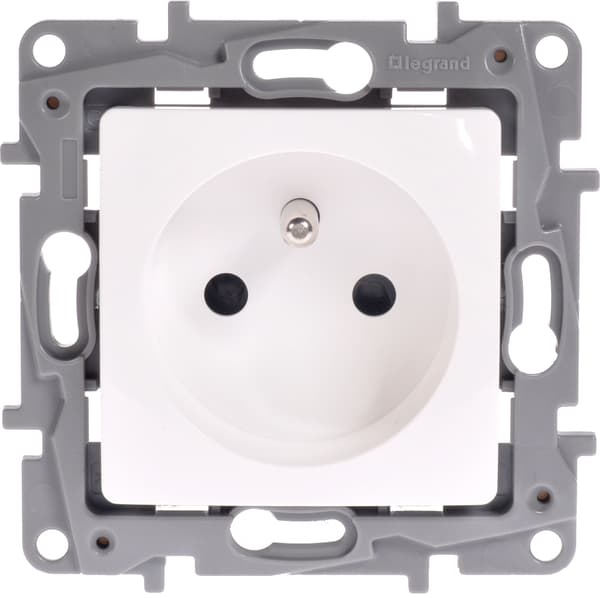 Legrand Vägguttag med jordning 16A 250V vit - 664536