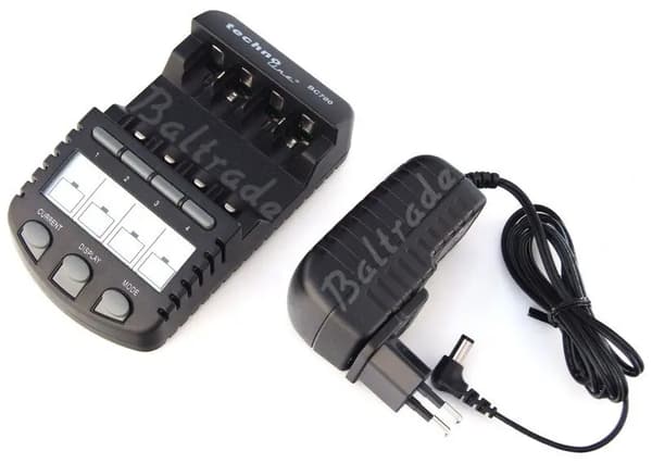 Technoline BC 700 -laturi