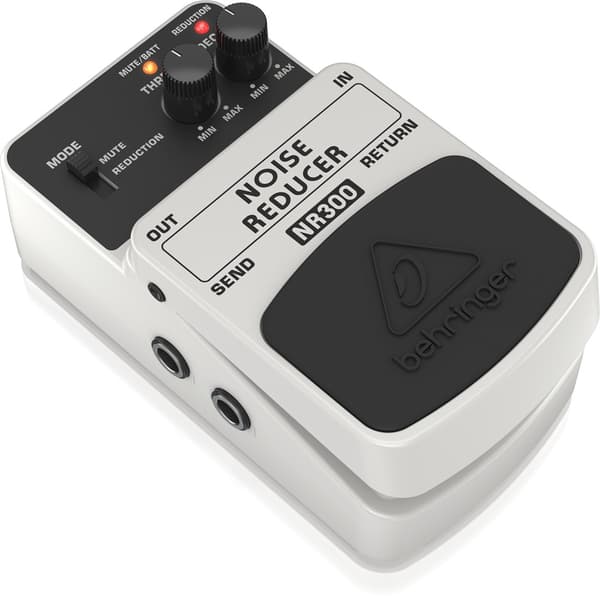 Behringer NR300-kitaratehoste