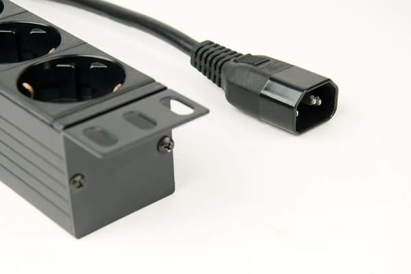 Stikdåse 8 stik med afbryder GEMBIRD EG-PDU-014-C14 (3 m)