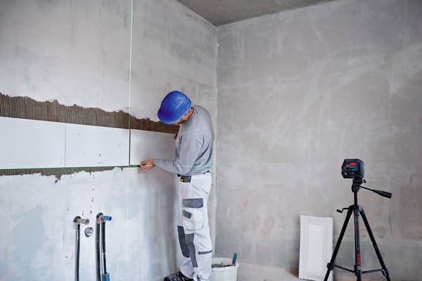 BOSCH RISTILINJALASER GCL 2-50G + KOLMIJALKA