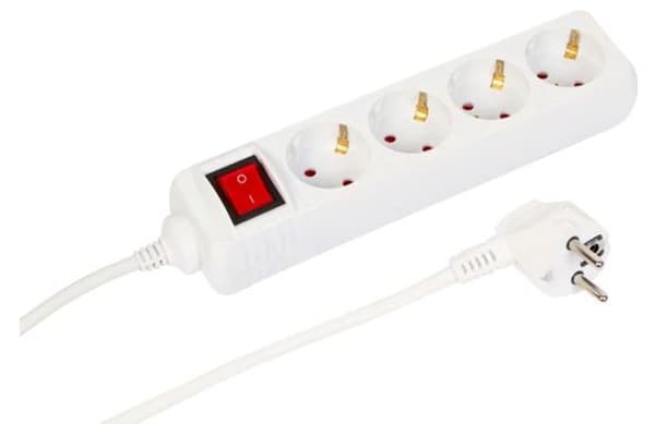 MicroConnect 4-vejs Schuko stikdåse tænd/sluk-knap 1,5M, Hvid