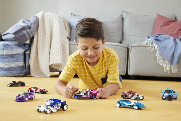 Hot Wheels Pull-Back Speeders 2 ajoneuvon setti
