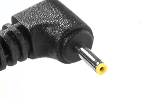 Quer 40 W, 0.6 mm, 2.1 A, 19 V kannettavan tietokoneen sovitin (LEC-KOM0913)