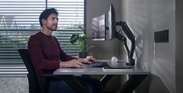 One for All Monitorbeslag Solid Dual Sort DM 4210