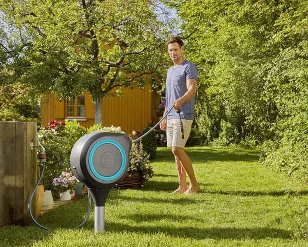 Gardena Trädgårdsslangbox RollUp M (turkos) 20 m