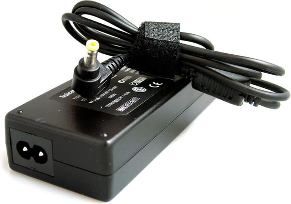 CoreParts strømadapter til Fujitsu 90W 19V 4.74A Stik:5.5*2.5 Inkl. EU strømkabel