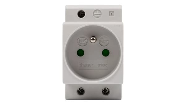 Stikkontakt med jord til DIN/TH35 16A 250V SN216