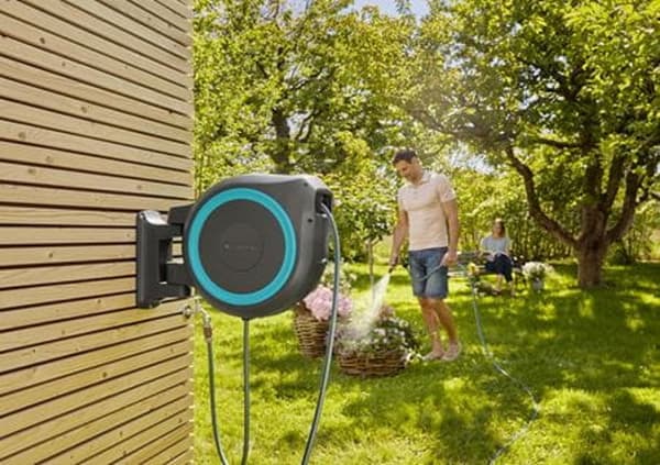 Gardena Väggmonterad slangbox RollUp XL (turkos) 35 m