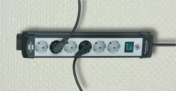 Brennenstuhl Indesk Power 3-vägs + 2x USB