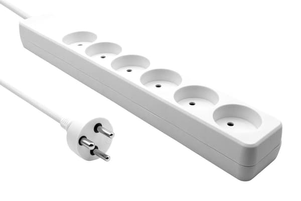 MicroConnect Dansk Strømskinne 6-vejs Hvid 5m kabel