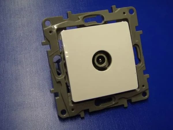 Legrand TV-stik 5dB hvid farve Niloe Eco - 664555