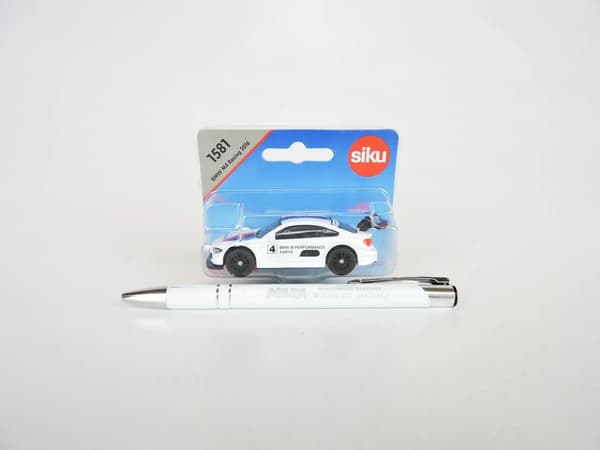 Siku 15 - BMW M4 Racing 2016 S1581