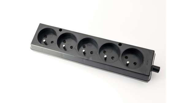 Jonex Bærbar stikkontakt 16A 2P+J 250V sort GN-570