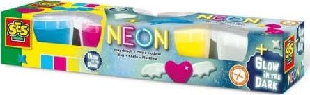 Kakkumassa - Neon ja raikas pimeässä