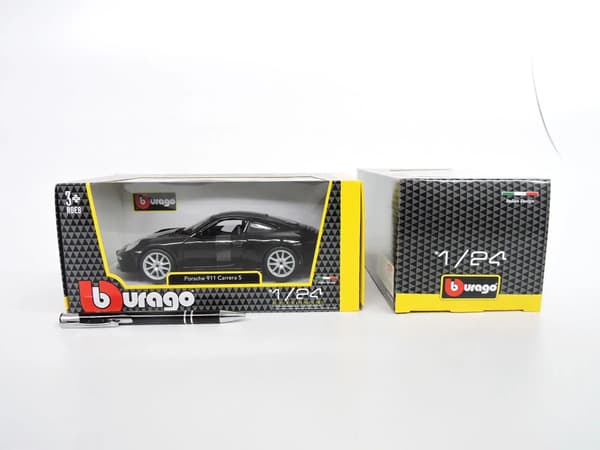 Porsche 911 Carrera S Musta 1:24 BBURAGO