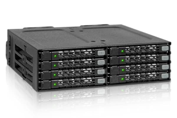 Asennuslevy IcyDock 8 x 2,5\" SATA HDD Hot Swap