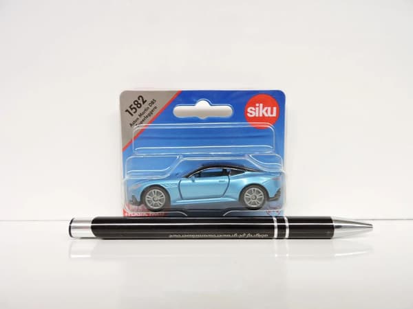 SIKU 1582 Auto Aston Martin DBS Superlaggera