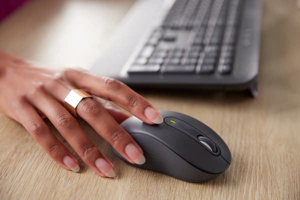 Näppäimistö ja langaton hiiri Logitech MK650 Espanjalainen Qwerty