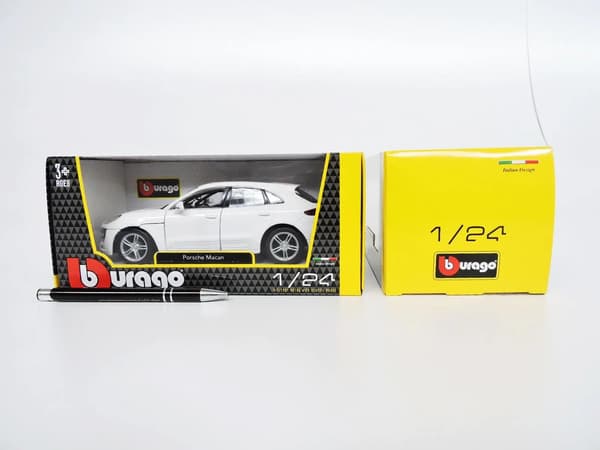 Bburago Porsche Macan Vit 1:24 BBURAGO