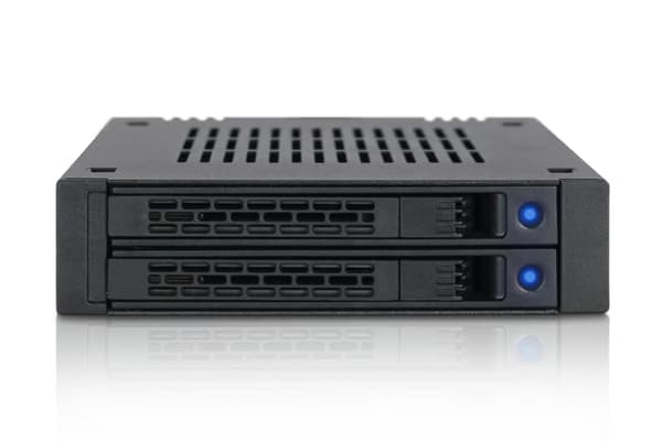 We-Ra IcyDock 2x6.3cm SAS/SATA HDD og SSD