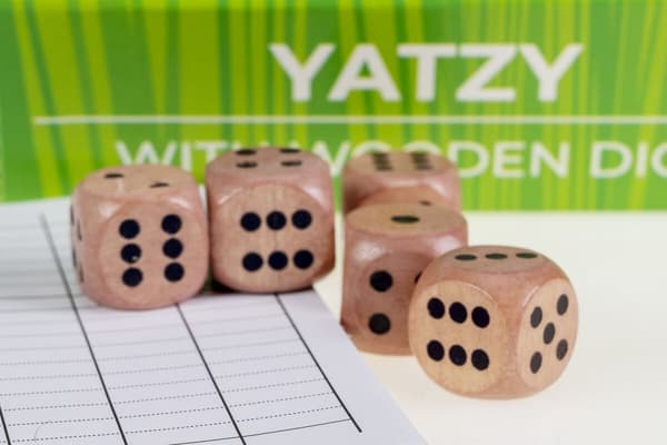 Yatzy puiset kuutiot - karjapeli