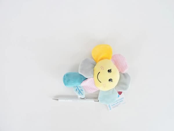 Babyono 609-BABY RASLE REGNBUE BLOMST