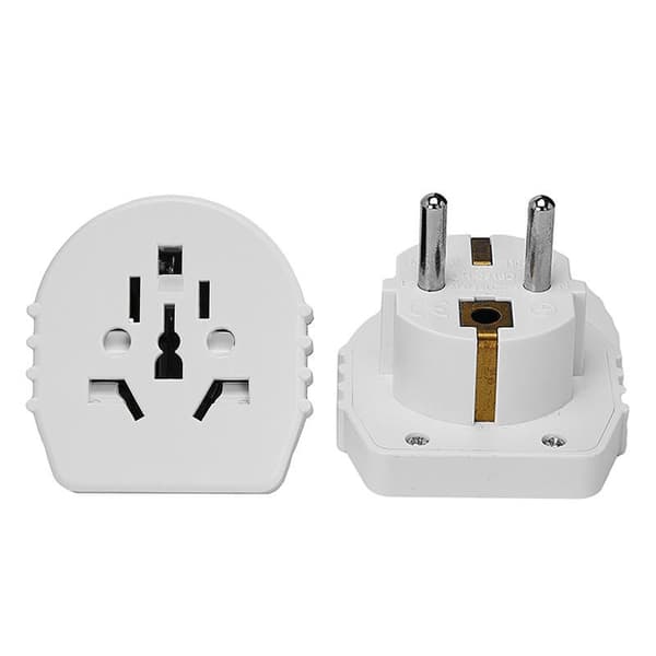 MicroConnect Universal-adapteri Maailman matka-adapteri EU:hun.