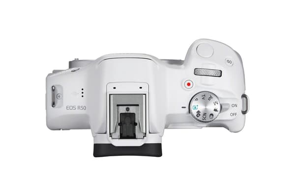 *EOS R50 WHT +RF-S 18-45 IS STM 5812C0