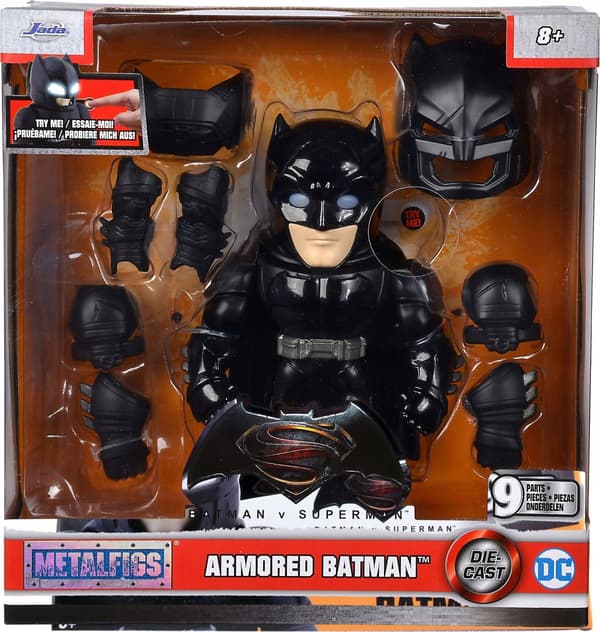 Batman Armored metallgjutna figur 15cm