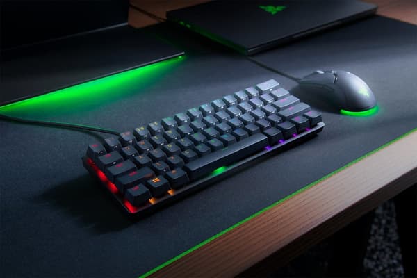 Huntsman Mini (musta, DE-siru, Razer Linear Optical (punainen))