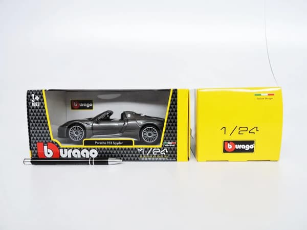 Porsche 918 Spyder 1:24 grå BBURAGO