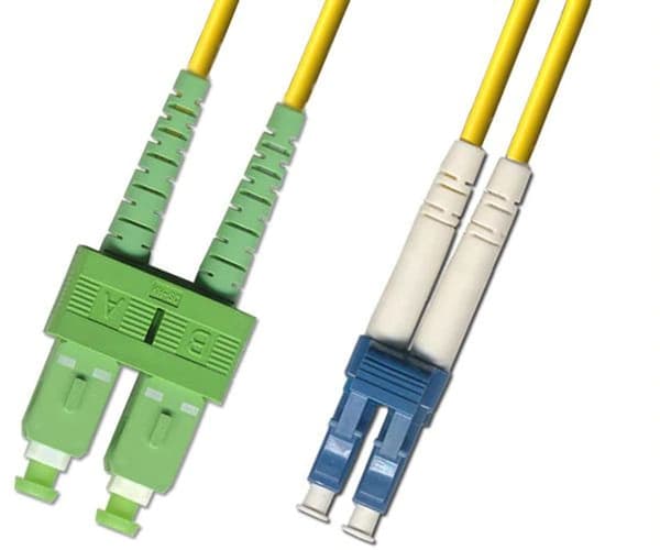 MicroConnect SC/APC-LC/UPC 1m OS2 Fiber Patchkabel SM Duplex LSZH OD: 2mm, 0.3db Gul