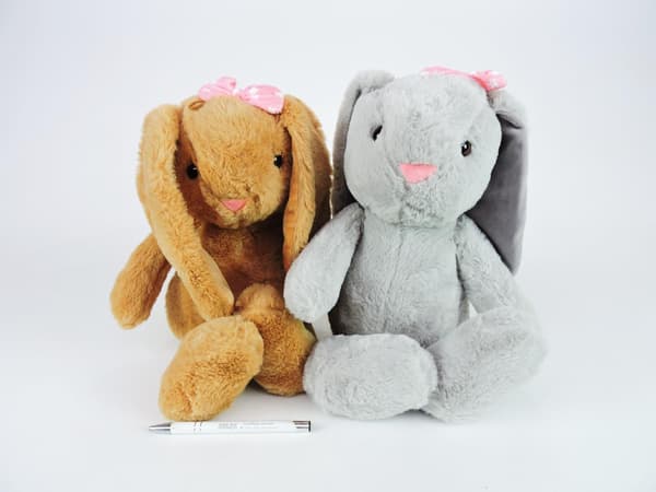 Jänis 30cm 2 väriä 158512 Hinta 1kpl