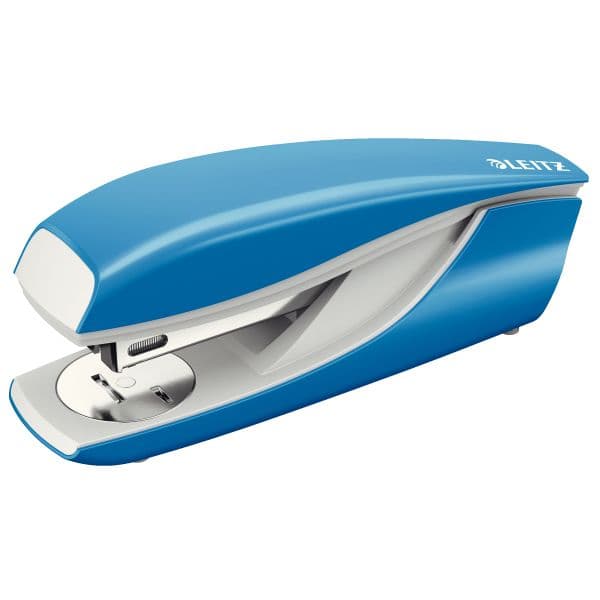 Leitz häftapparat medium metall 30 ark blå (55020030)