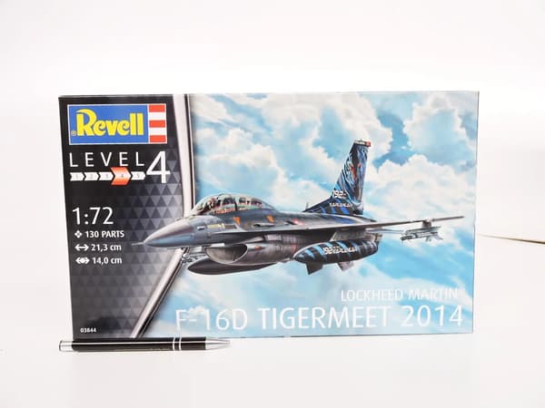 Muovimalli F-16D Fighting Falcon