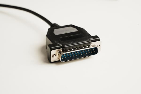 MicroConnect Seriell Kabel DB9-DB25 3M F/M Svart