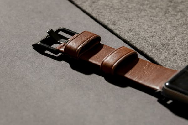 Nomad NOMAD Strap Modern Leather Brown 42mm/44mm Connector Black