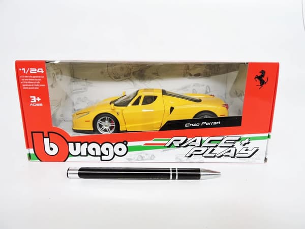 Ferrari Enzo keltainen 1:24 BBURAGO