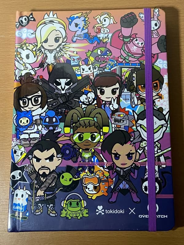 BLIZZARD: Sød, men dødbringende Overwatch - Tokidoki x Overwatch Sort Notesbog