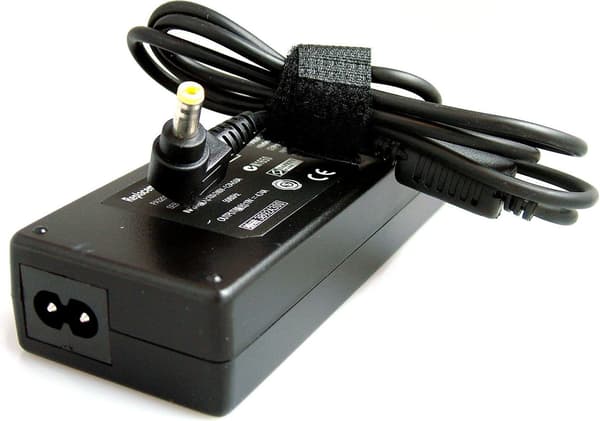 CoreParts strømadapter til Fujitsu 90W 19V 4.74A Stik:5.5*2.5 Inkl. EU strømkabel