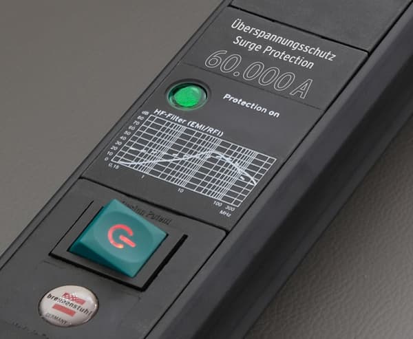Premium-Line stikdåse 6-vejs (sort, 3 meter, 60.000A overspændingsbeskyttelse)
