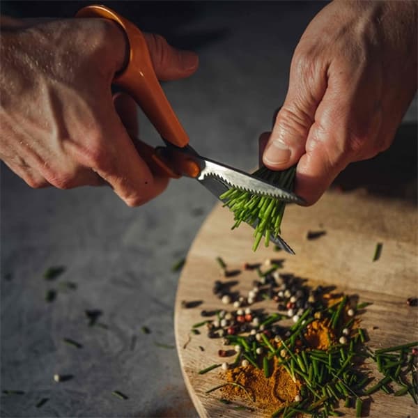 Fiskars Classic -keittiösakset 18 cm