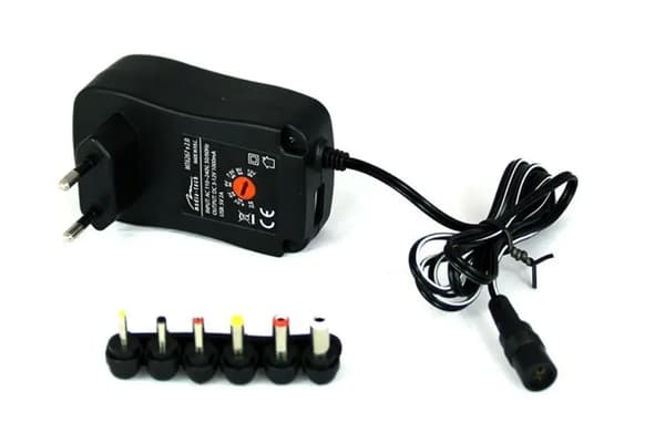 Yleiskäyttöinen AC-adapteri Media-Tech MT6267v2