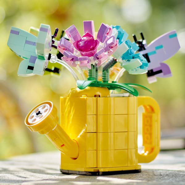 LEGO Creator 31149  - Kukkia kastelukannussa