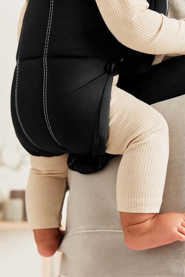 BabyBjörn Mini vævet rygsæk, sort