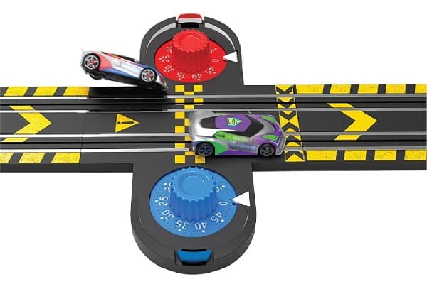 Scalextric Micro, tilbehørspakke med ejektor og fangeteller 1:64