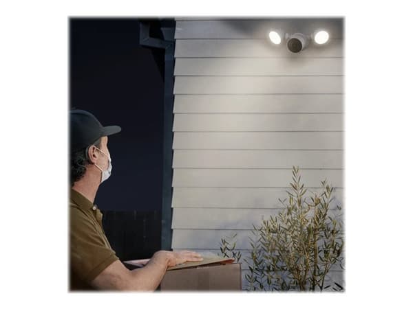 Google Nest Cam med lyskaster (kablet)